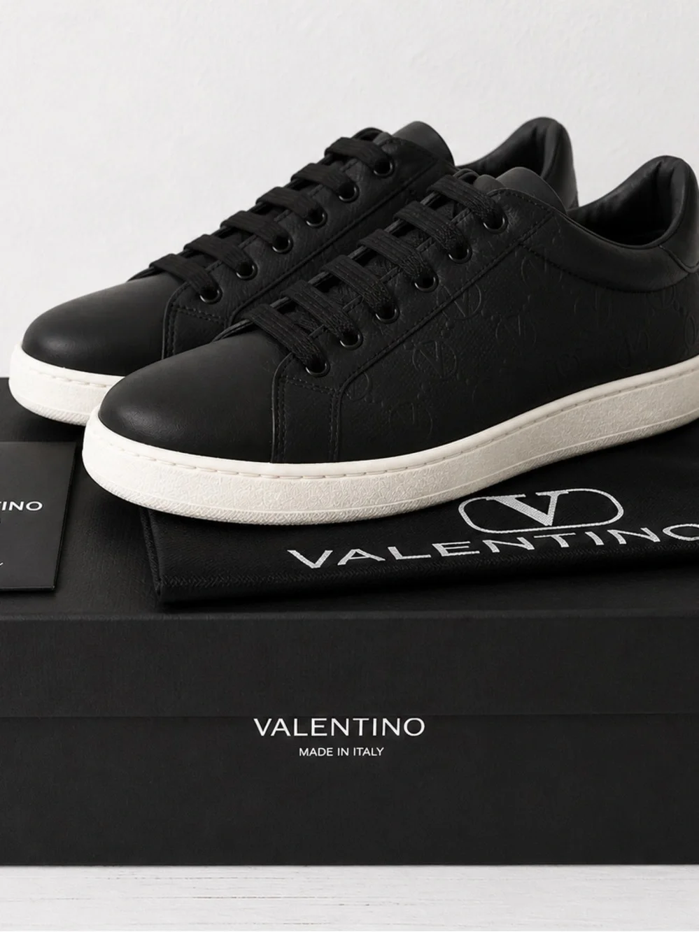 NWT Valentino Garavani Leather Low Top Sneakers Black Size 7 Designer Luxury